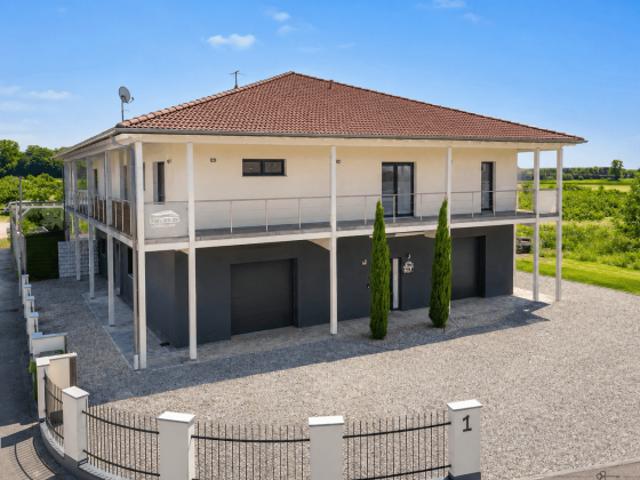 Exklusive Wohn und Gewerbeimmobilie mit Pool & PV Anlage