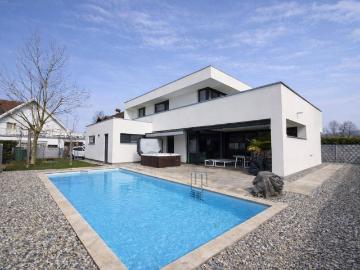 Exklusive Wohnqualität trifft modernes Design – Einfamilienhaus mit Pool und Spa Charakter in Dornbirn