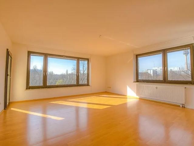 Exklusive Wohnung in der Carlstadt mit 4 Zimmern und Blick auf den Schwanenspiegel