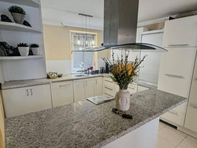 Exklusive Wohnung in Dornbach Granitboden, Luxusbad & ruhige Lage