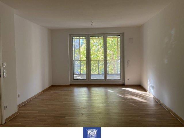 Exklusive Wohnung mit edlem Bad, EBK und Loggia!