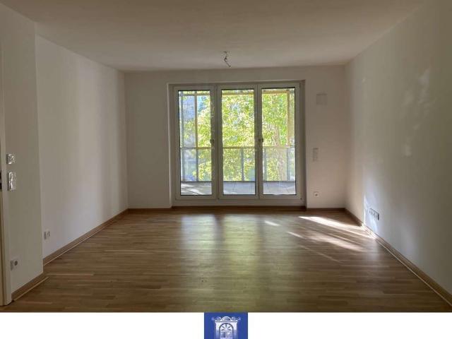 Exklusive Wohnung mit edlem Bad, EBK und Loggia!