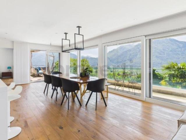 Exklusive Wohnung mit Panoramablick auf den See in Gordola
