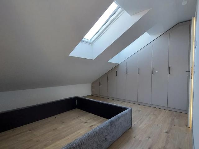 Exklusive teilmöblierte 2.5 Zimmer Dachwohnung mit hohem Ausbaustandard in Kerzers