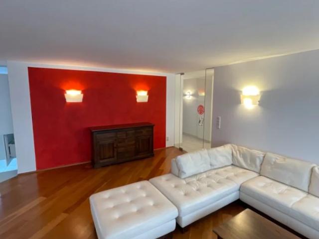 Exklusive, teilmöblierte 3 Zimmer Wohnung mit Terrasse, Garage und Freistellplatz im Stadtzentrum Ried