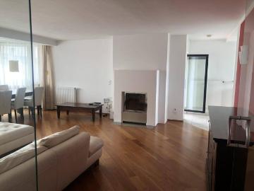 Exklusive, teilmöblierte 3 Zimmer Wohnung mit Terrasse, Garage und Freistellplatz im Stadtzentrum Ried