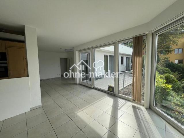 Exklusive Terrassenwohnung mit traumhaftem Grünblick, großer Fensterfront & Garage
