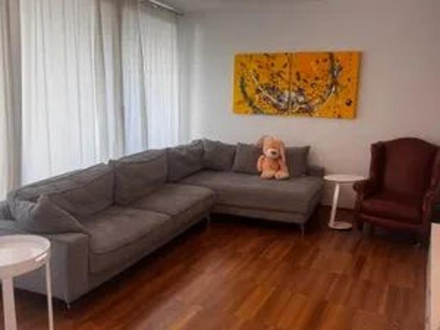 Exklusive, voll möblierte 3 Zimmer Neubauwohnung mit Loggia und Tiefgaragenplatz im Herzen des 7. Bezirks