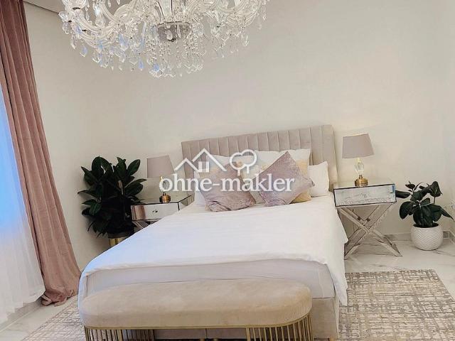 Exklusive, voll möblierte 2,5 Zimmer Wohnung mit lux. Innenausstattung mit Balkon und EBK