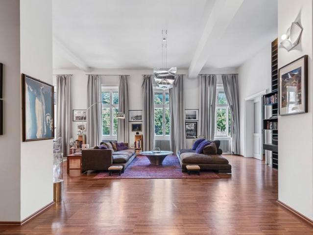 Exklusive vollmöblierte Designer Altbauwohnung mit Lift direkt in die Wohnung & Parkblick