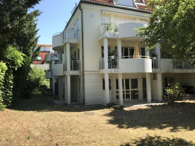 Exklusive, vollständig renovierte 3,5 Zimmer EG Wohnung mit Terassen und EBK in Weinheim Stadtmitte