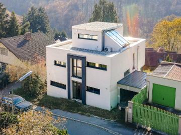 EXKLUSIVE VILLA AM RANDE DES WIENERWALDS | PANORAMABLICK & SÜDHANGLAGE