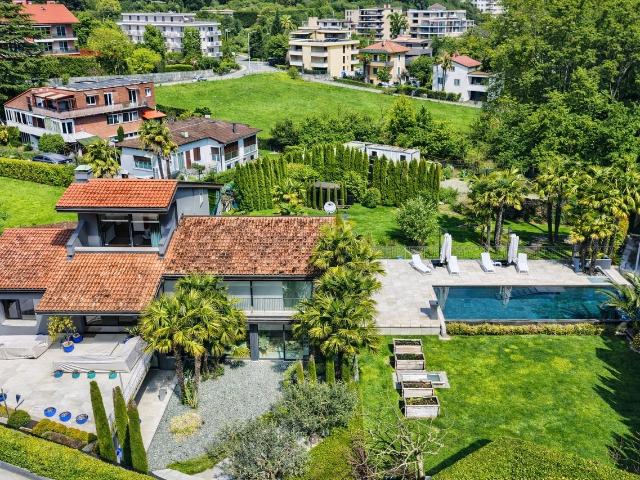Exklusive Design Villa im Grünen mit Garten und Pool