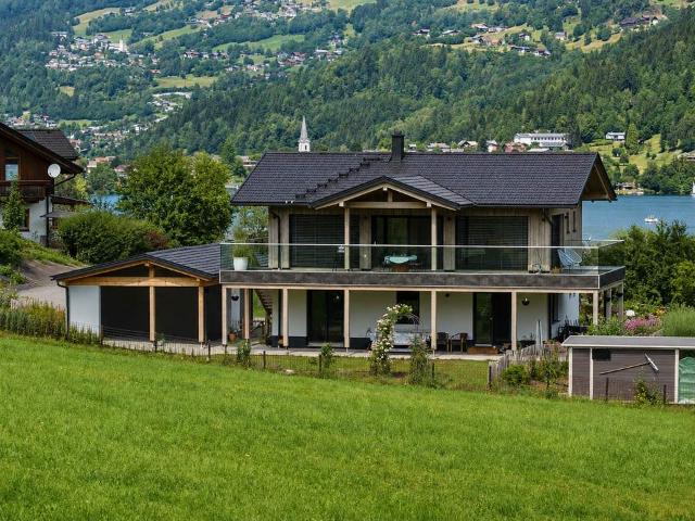 Exklusive Villa in Kärnten – Panoramablick auf Berge und Brennsee