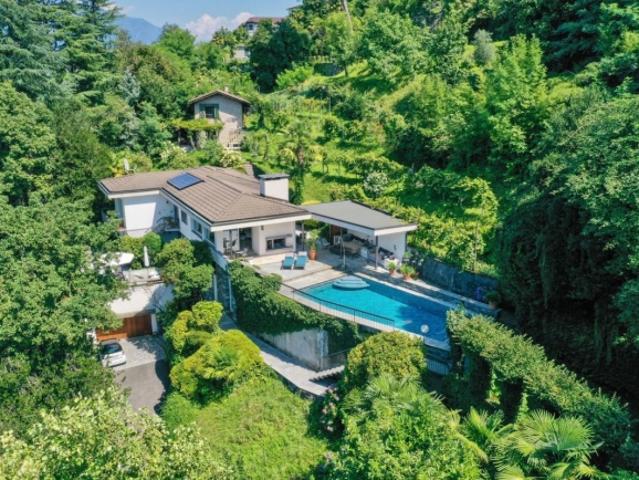 Exklusive Villa mit atemberaubender 180° Seepanoramasicht und absoluter Privatsphäre