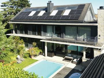 Exklusive Villa mit drei Wohneinheiten, Pool und unvergleichlicher Privatsphäre