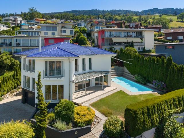 Exklusive Villa mit Panoramaseesicht und privatem Aussenpool