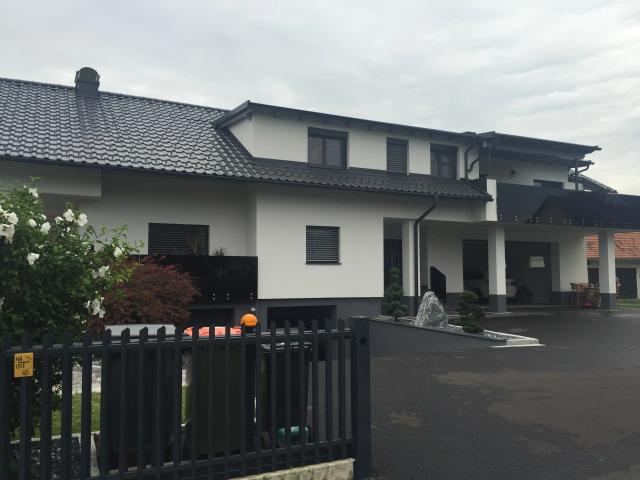 Exklusive Villa mit Pool, PV Anlage & 4 Garagen in hochwertiger Massivbauweise Provisionsfrei