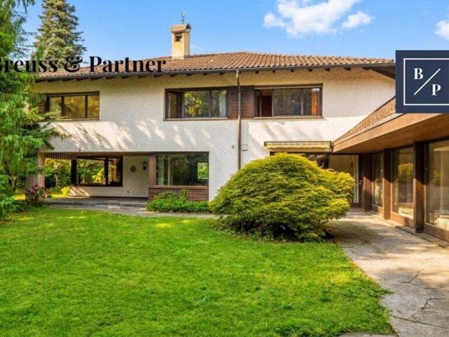 Exklusive Villa mit privatem Wellness und Indoor Poolbereich auf parkähnlichem Grundstück in Lustenau