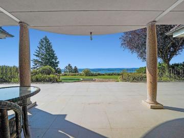 Exklusive Villa mit See und Alpenblick am Südhang von Lugnorre