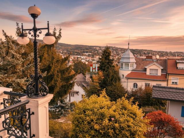 Exklusive Villa mit 2 Wohneinheiten und 1350m2 Eigengrund in Hietzinger Toplage!