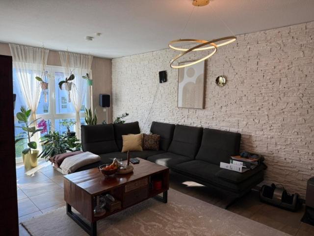 Exklusive Zwei Zimmer Wohnung mit viel Platz – HWH Immobilien