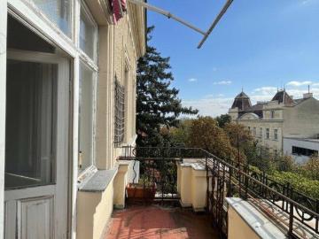 Exklusiver Altbaucharme in Gersthof Sanierungsbedürftige 3,5 Zimmer Wohnung mit Süd Balkon in Zinsvilla