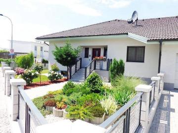 Exklusiver Bungalow mit Pool in 2603 Felixdorf – stilvolles Wohnen am Speckgürtel von Wien