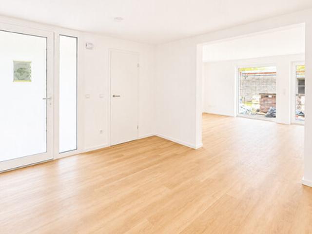 Exklusiver Erstbezug einer hochwertig kernsanierten Maisonettewohnung mit Privatteich & Terrasse