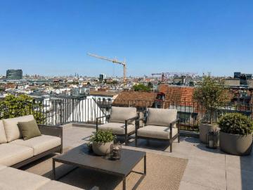 Exklusiver Erstbezug im stilvollen Altbaujuwel mit Balkon