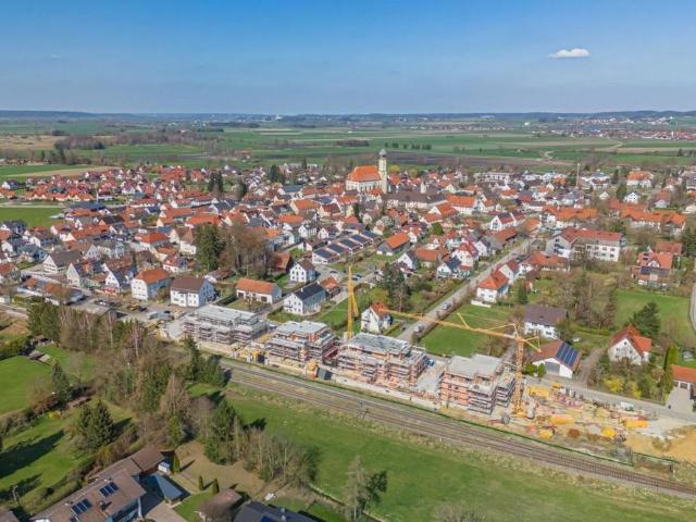 Exklusiver Erstbezug in Pfaffenhausen: Helle 2 Zimmer Wohnung mit Terrasse und Garten