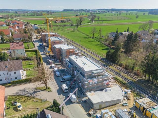 Exklusiver Erstbezug in Pfaffenhausen: Helle 3 Zimmer Wohnung mit Terrasse und Gartenanteil