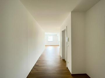 Exklusiver Erstbezug Neubau: Vollständig barrierefreie 2 Zimmer Wohnung mit Balkon und Stellplatz