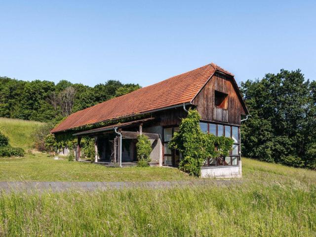 Traumhafter Landsitz mit Aussicht in Alleinlage mit stilvollem Wohnhaus samt Nebengebäuden im Süden der Steiermark