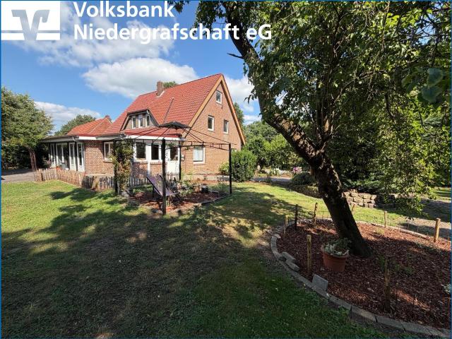 Exklusiver Resthof in idyllischer Kanallage – viel Platz und Natur