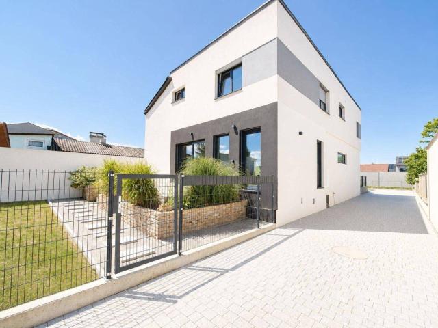 Exklusiver Wohnkomfort nahe Wien – modernes Einfamilienhaus auf Eigengrund mit optimaler S Bahn Anbindung