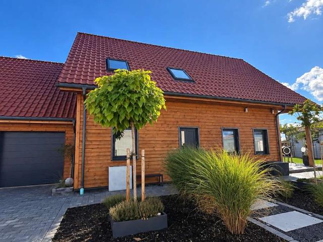 Exklusives Massivstammholzhaus mit 3 fach Garage, provisionsfrei!