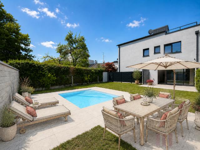 EXKLUSIVES MEHRFAMILIENHAUS MIT ZWEI 3 ZIMMER WOHNUNGEN POOL/DACHTERRASSE