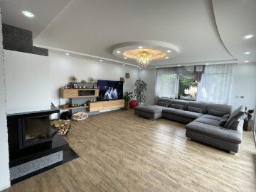 Exklusives, modernes 1 2 Familienhaus inkl. schöner EBK, Möbel, Kamin, Sauna, 2 Terrassen, uvm