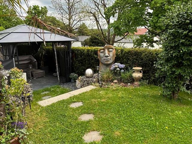 Exklusives, modernes 3 Fam. Haus in sehr guter Lage von Sindelfingen, Mieteinnahme 4.240, € mtl