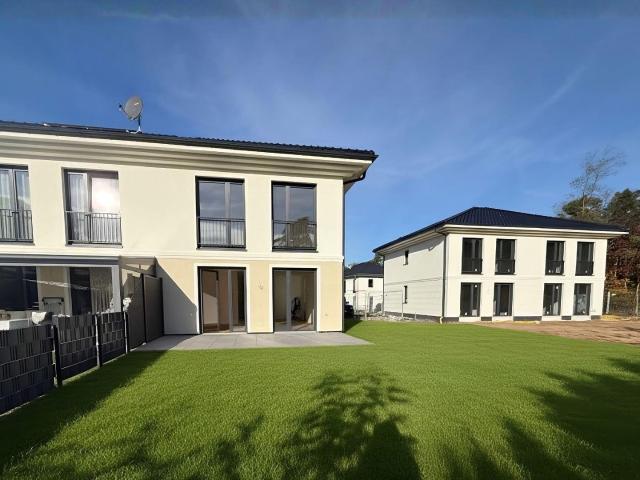 Exklusives Neubau Doppelhaus am See Energieeffizient & modern