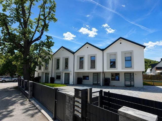 Exklusives Neubau Reihenhaus auf Eigengrund mit großzügigem Eigengarten