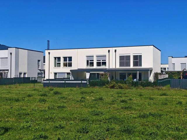 Exklusives, neuwertiges Reihenhaus