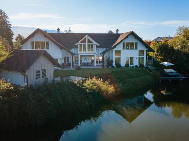 Exklusives Anwesen mit eigenem Weiher – Einmalige Villa in absoluter Ruhelage