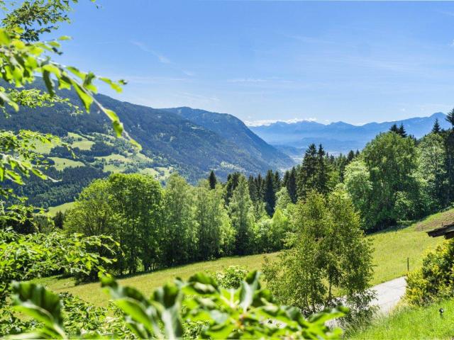Exklusives Apartmenthaus mit fünf Suiten und über 5 ha Naturfläche