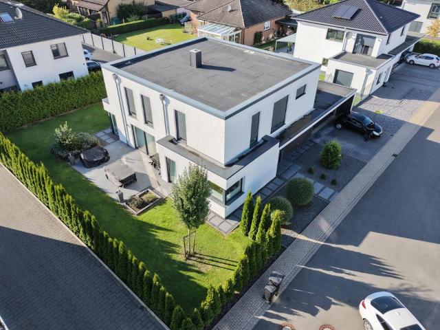 Exklusives Architektenhaus im Bauhausstil | KfW 55 | Baujahr 2018