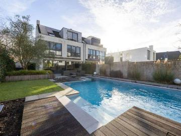 Exklusives Architektenhaus mit Pool & Wellnessflair in bester Lage von Neuss!