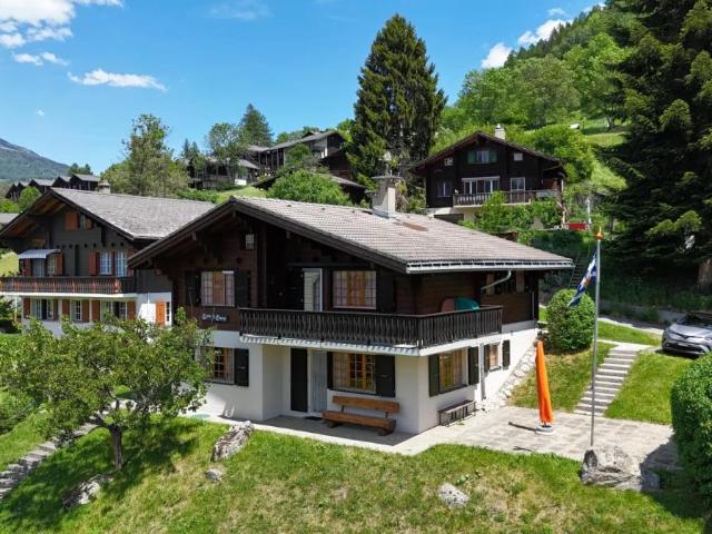 Exklusives Chalet an sonniger Aussichtslage in Ernen