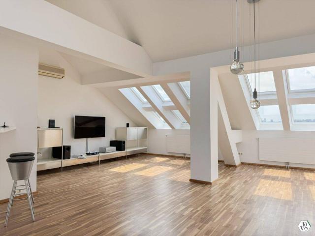 Exklusives Dachgeschoss Loft mit Terrasse, Wintergarten und Garage im Herzen des 2. Bezirks