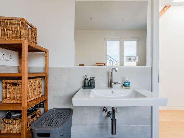 Exklusives Design Dachgeschoss mit großer Terrasse, drehbarem Kamin & Homeoffice im Prenzlauer Berg, Berlin Amsterdam Apartments for Rent
